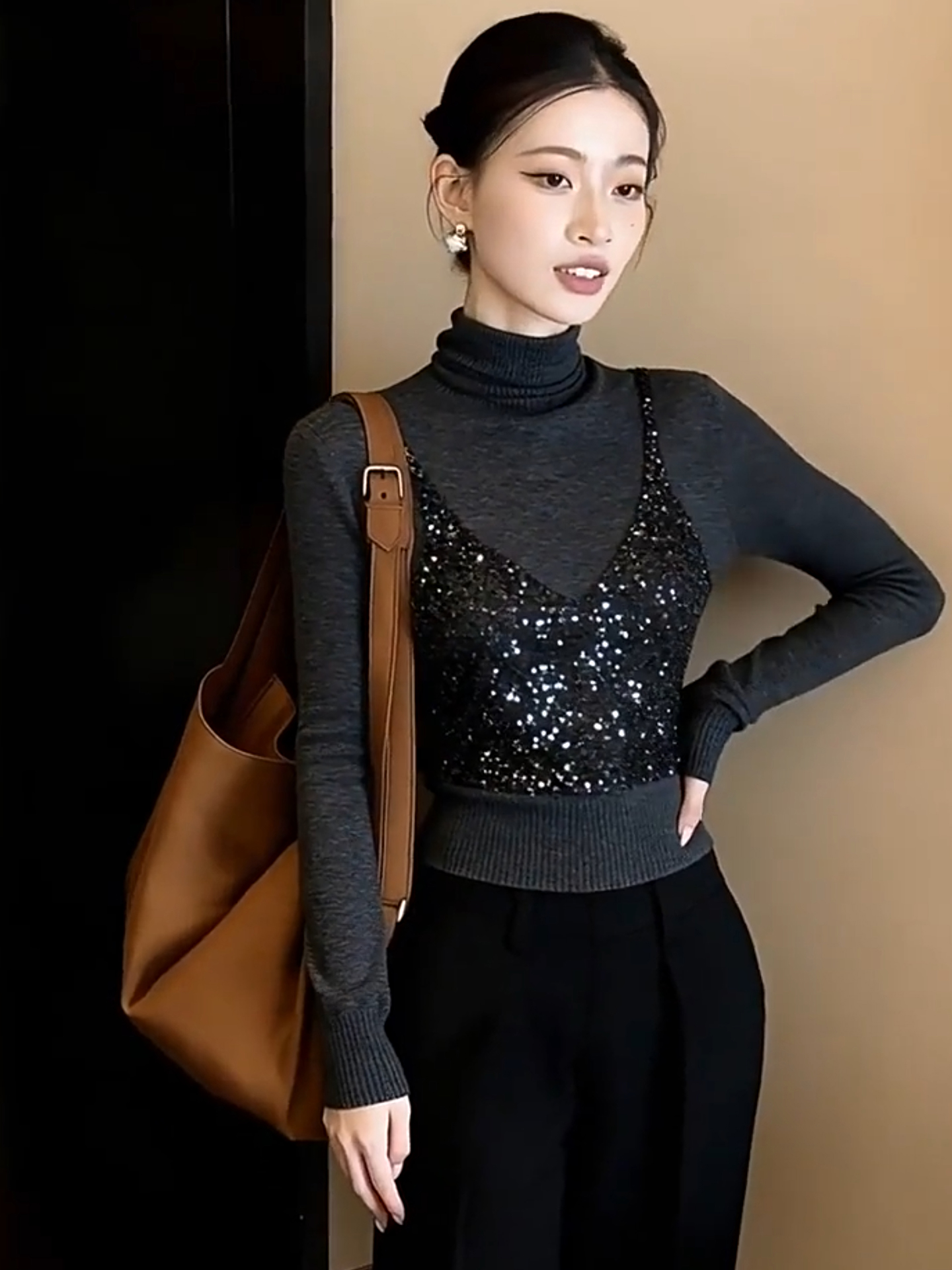 Chic High Neck Sparkling Sequi - огляд і ціна Sequin Fabric Panel