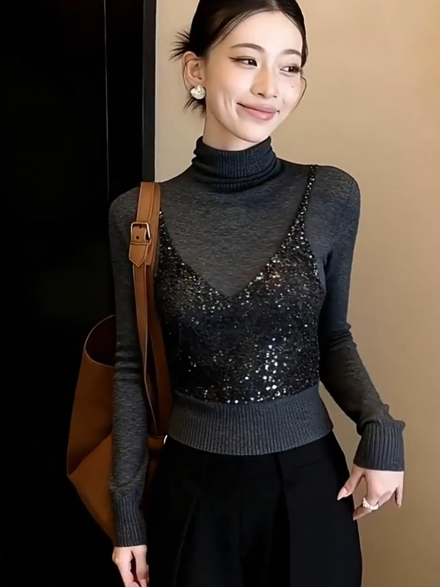 Chic High Neck Sparkling Sequi - огляд і ціна Sequin Fabric Panel